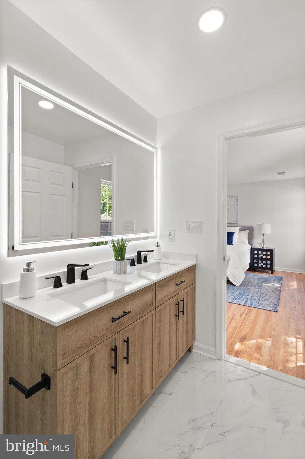 900 W 13th St