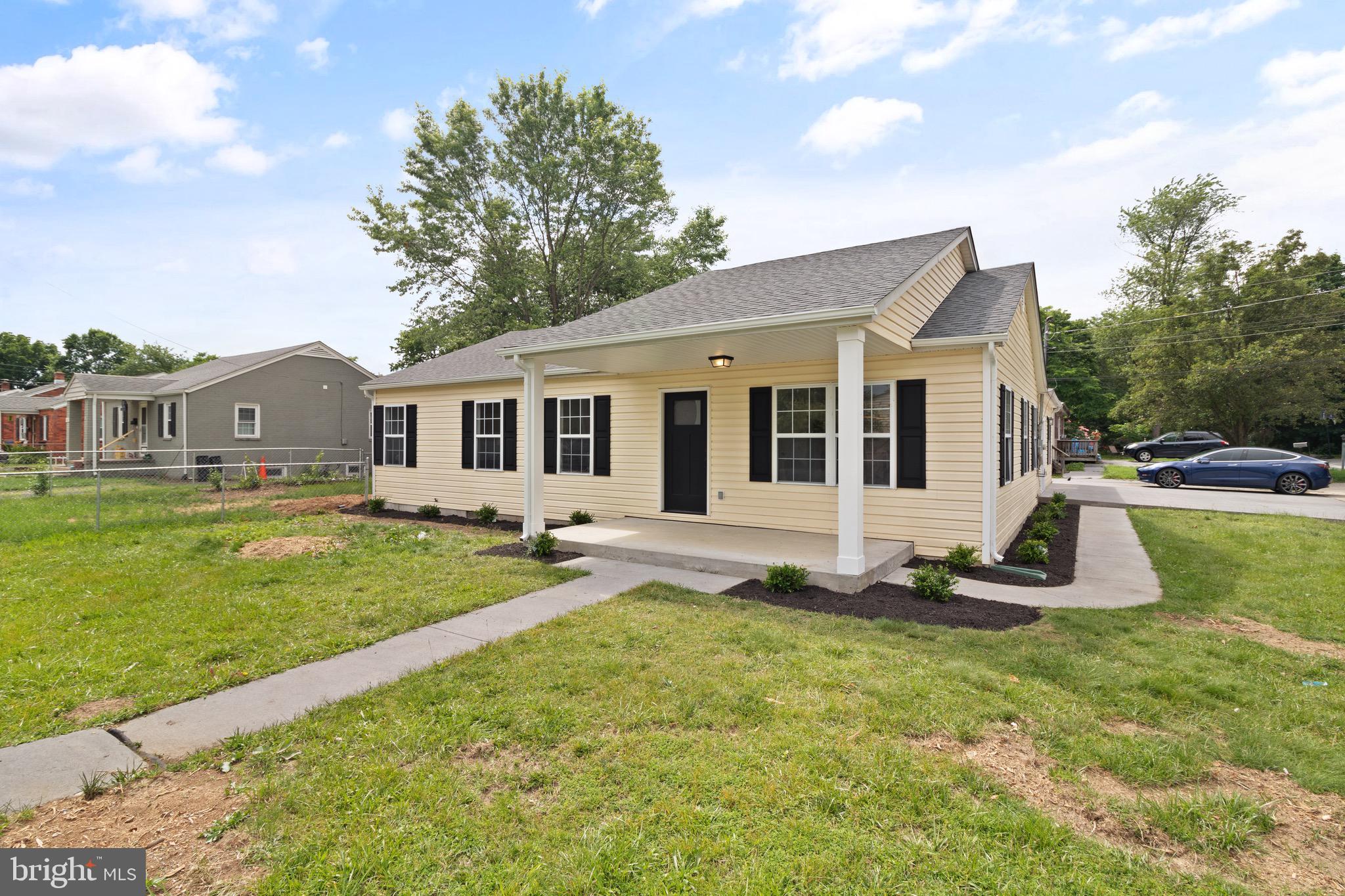 900 W 13th St