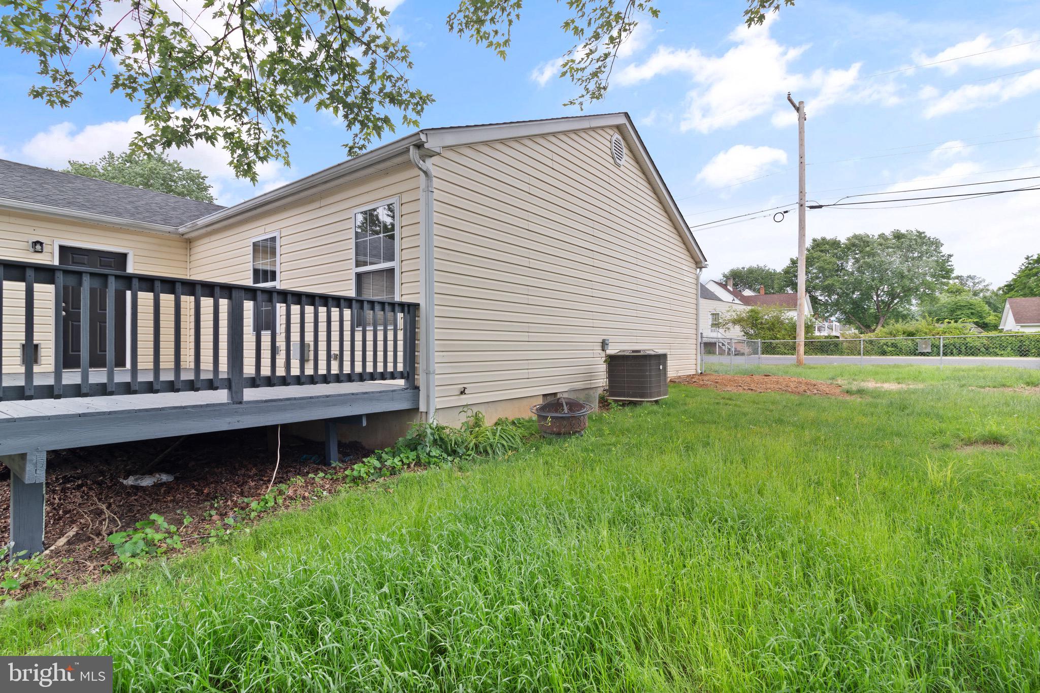 900 W 13th St
