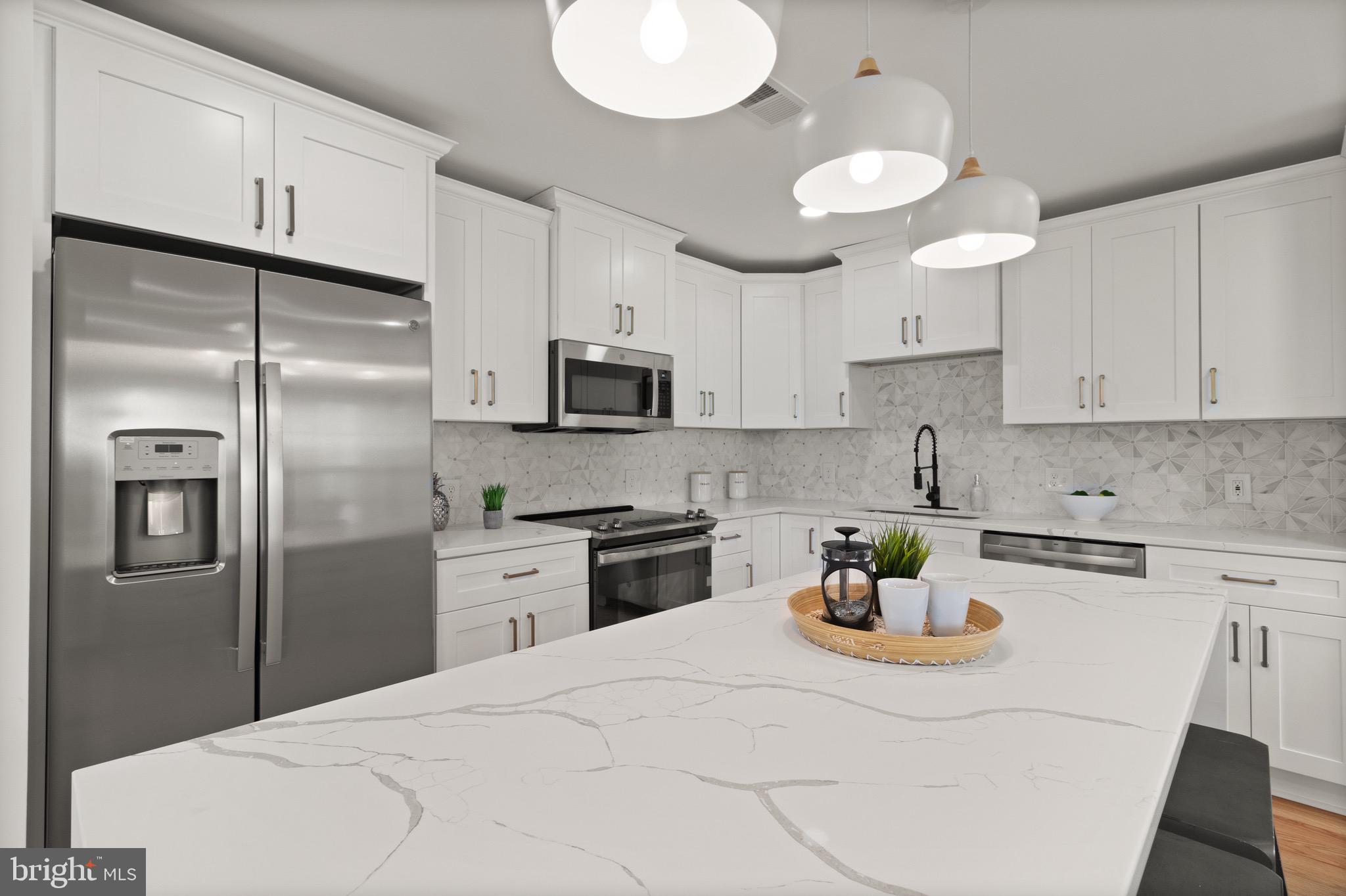 900 W 13th St