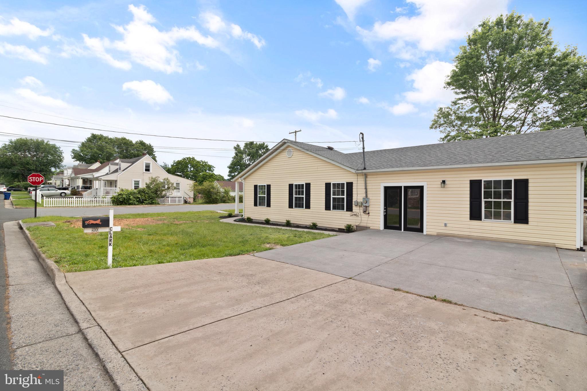 900 W 13th St