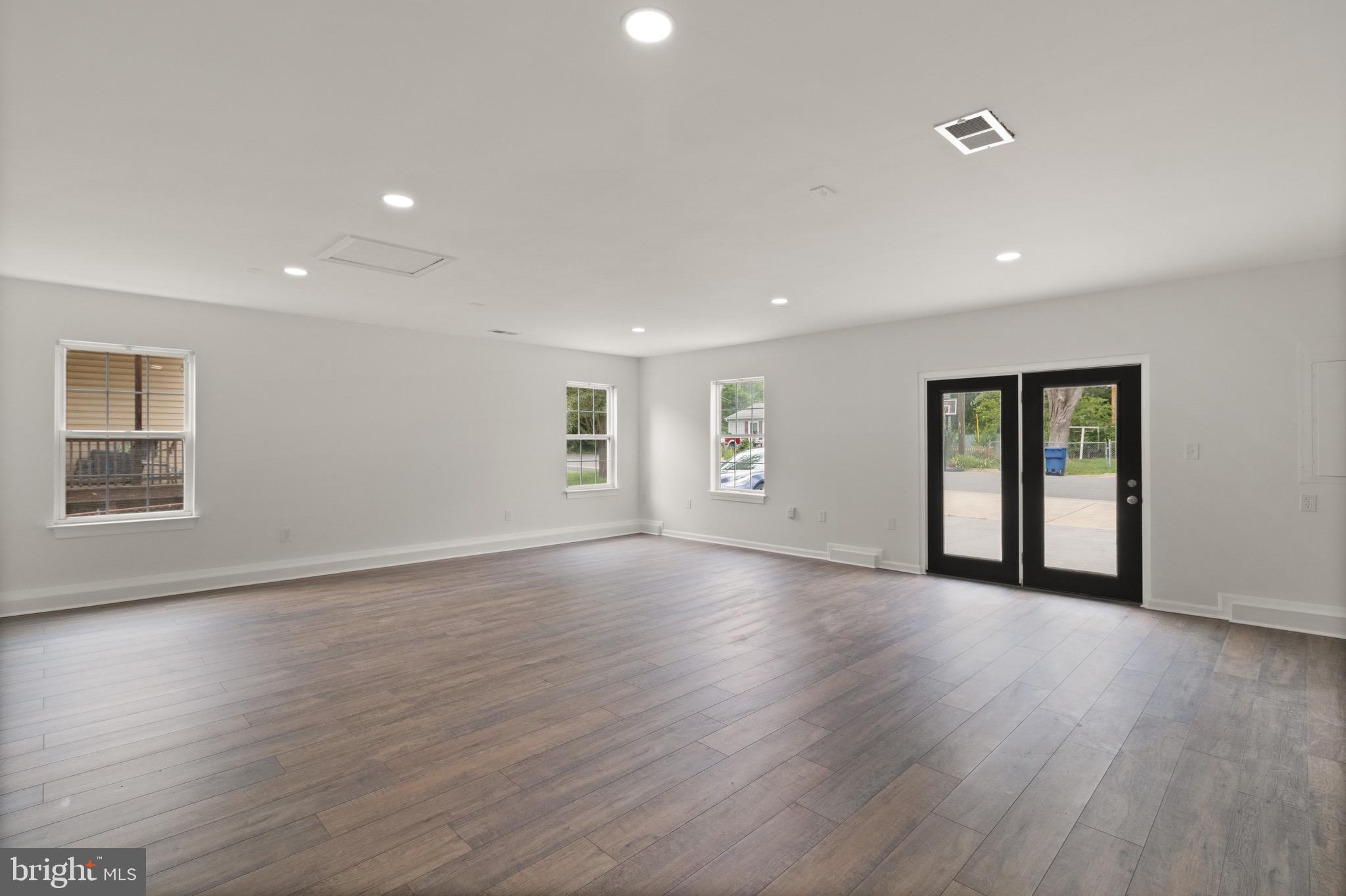 900 W 13th St