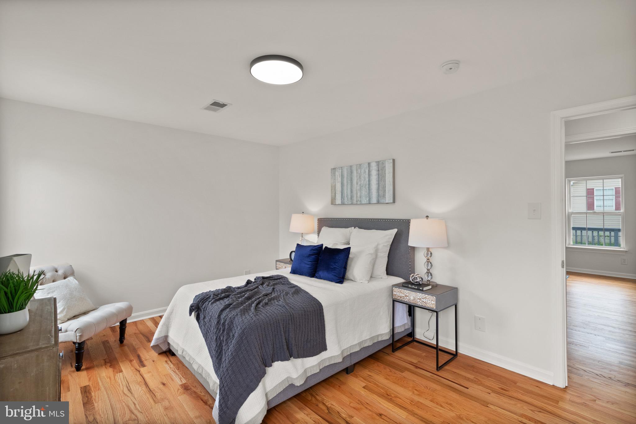 900 W 13th St