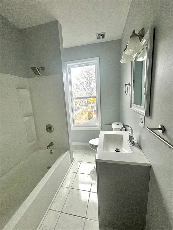 64 Thompson St # 2