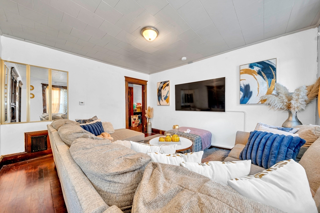 723-725 Carew St