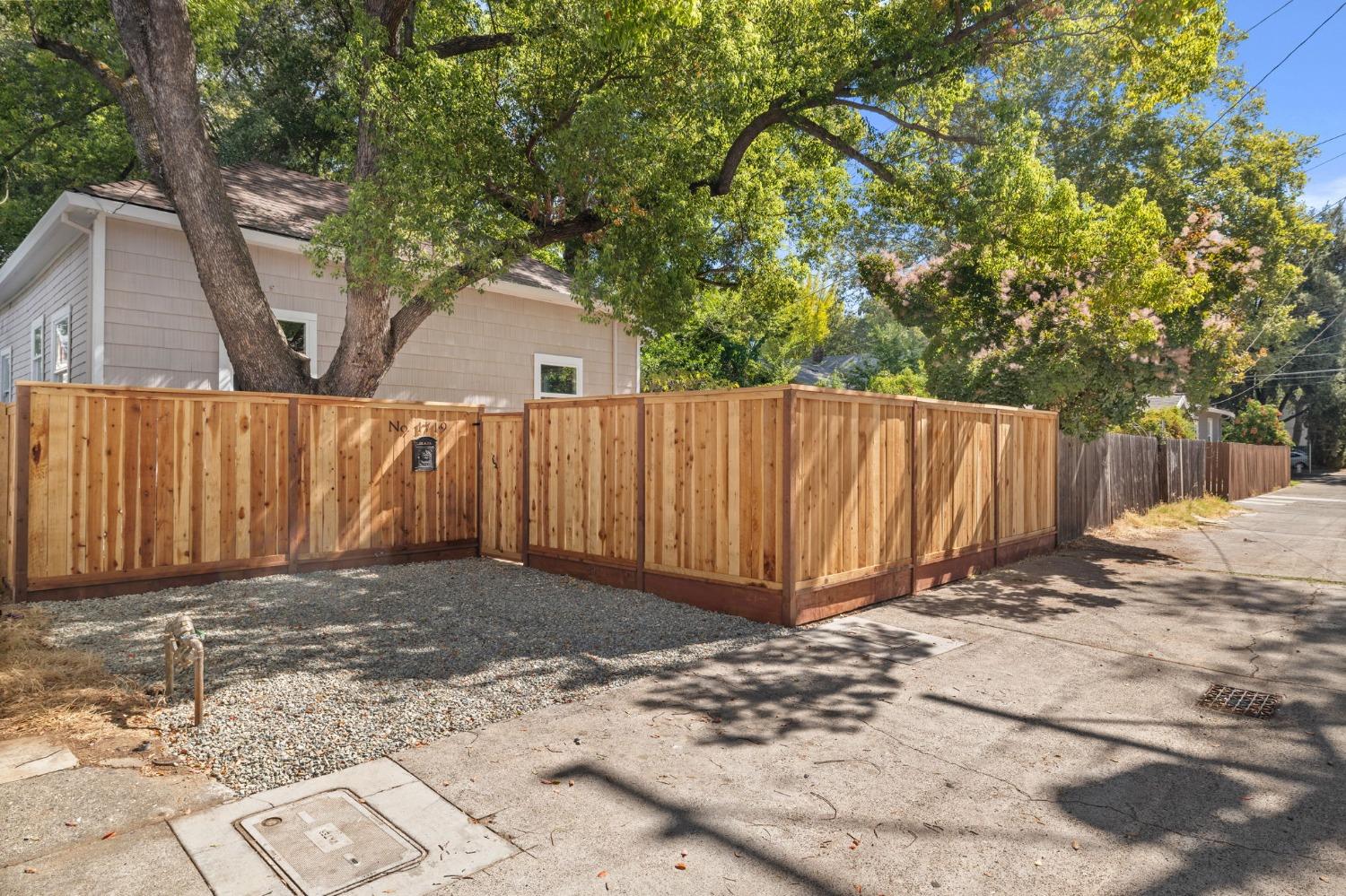 1719 Uptown Alley