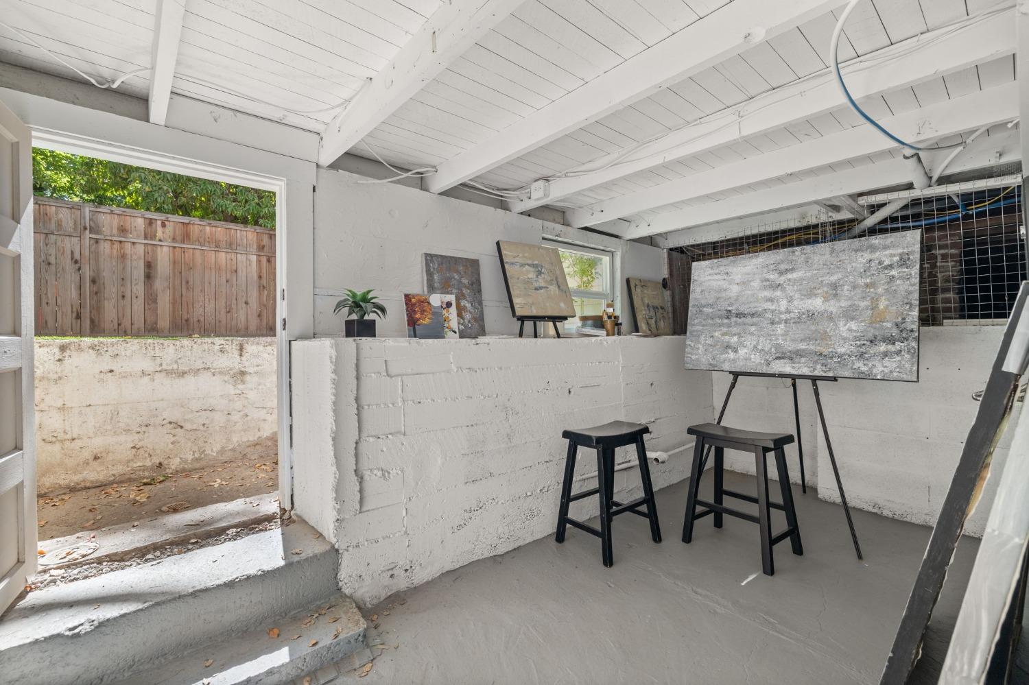 1719 Uptown Alley