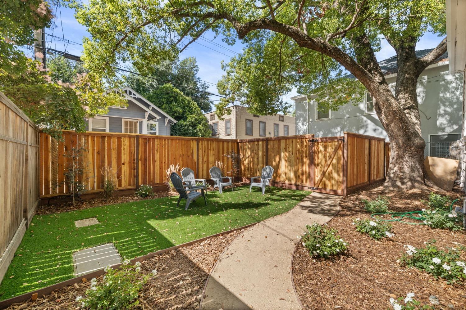 1719 Uptown Alley