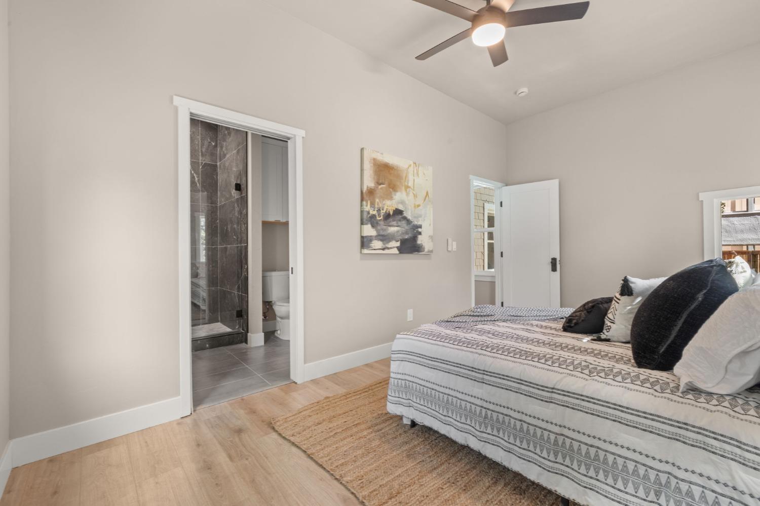 1719 Uptown Alley
