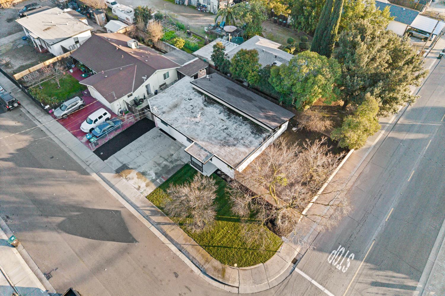 864 W 5th Street