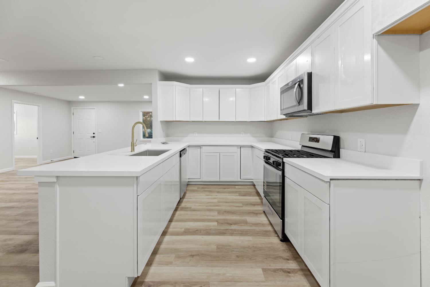 864 W 5th Street