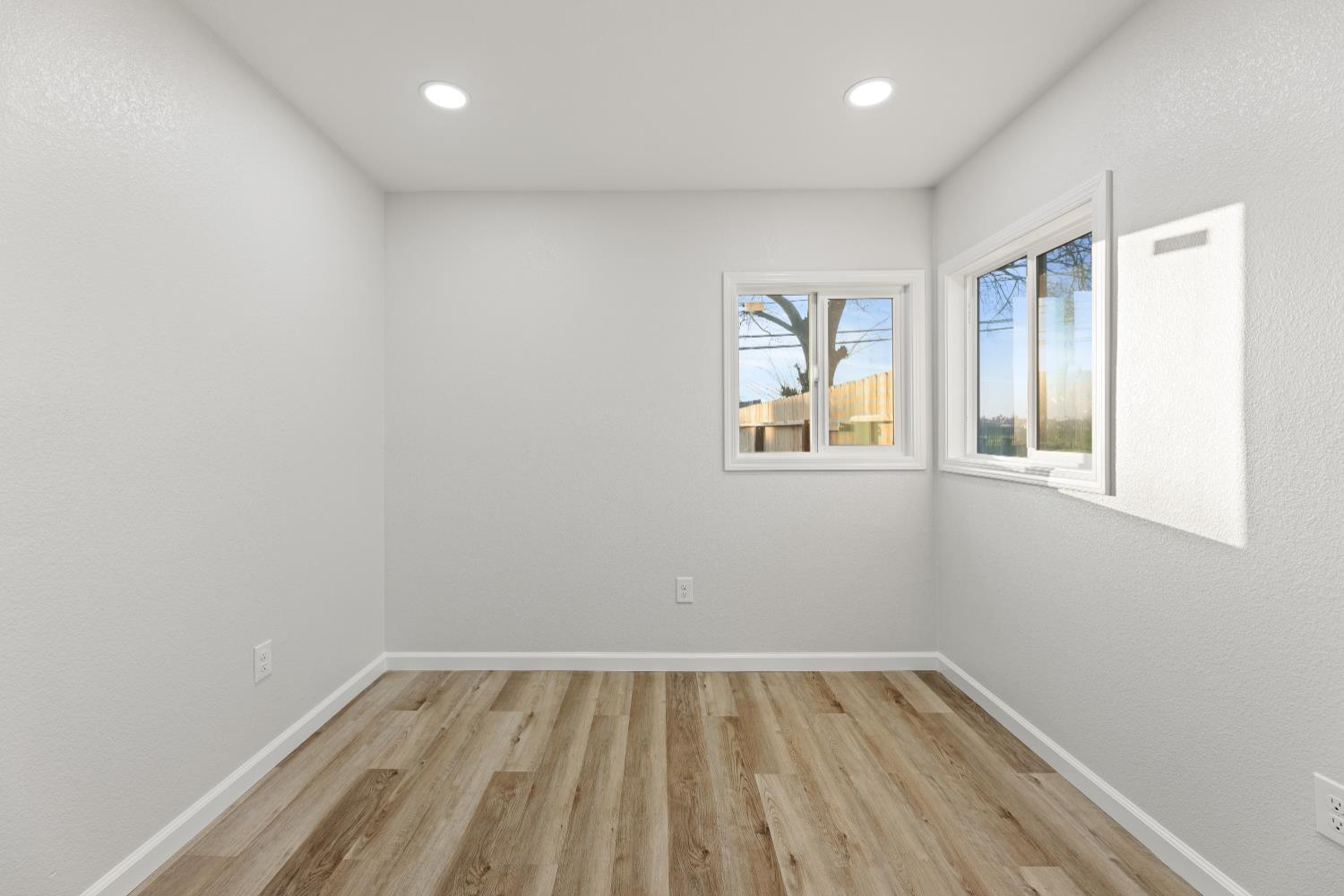864 W 5th Street