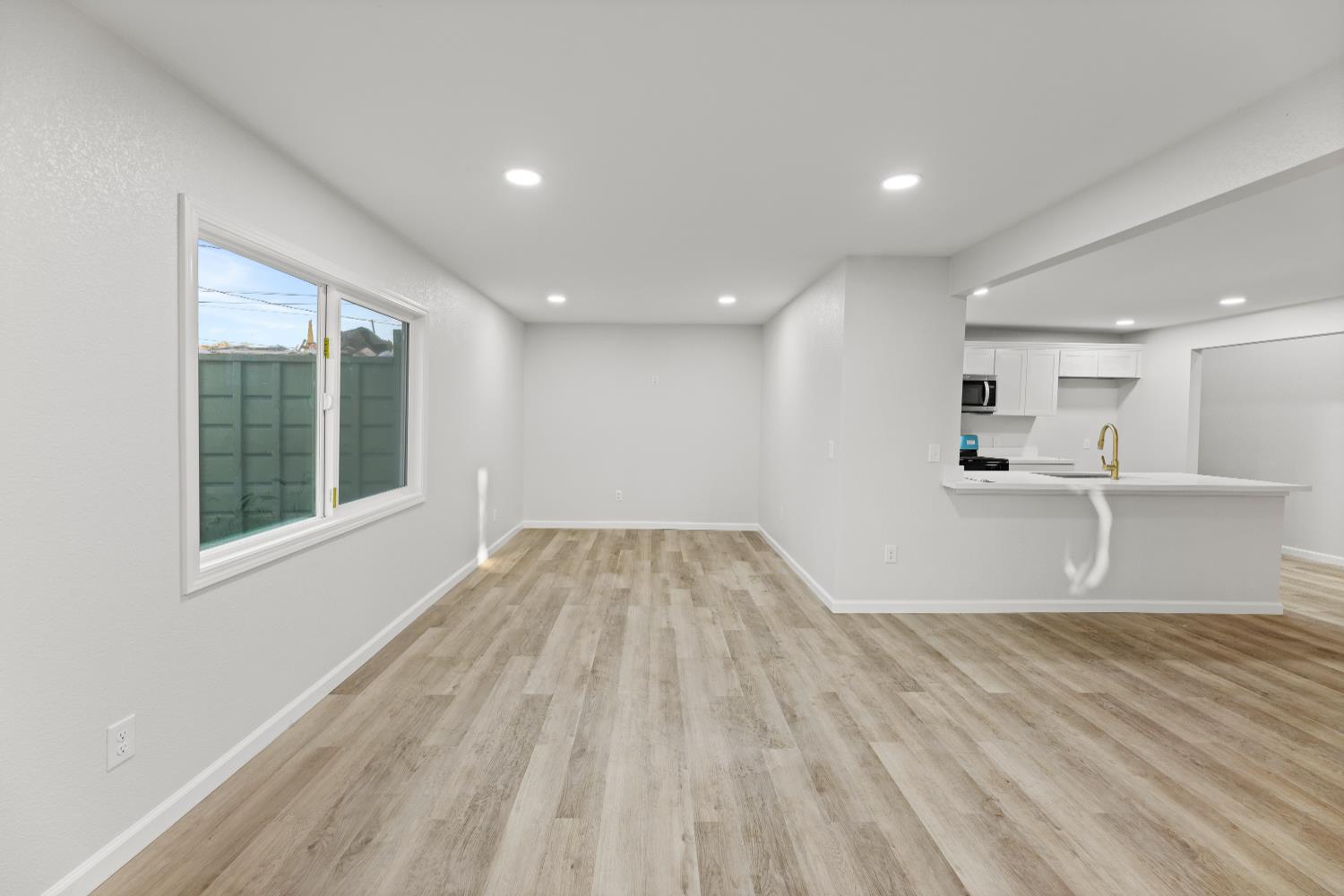 864 W 5th Street