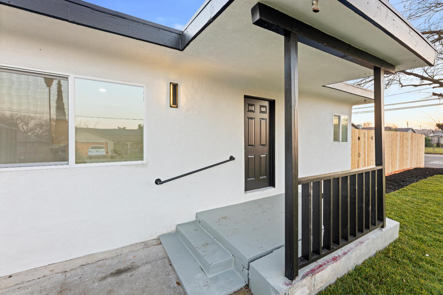 864 W 5th Street