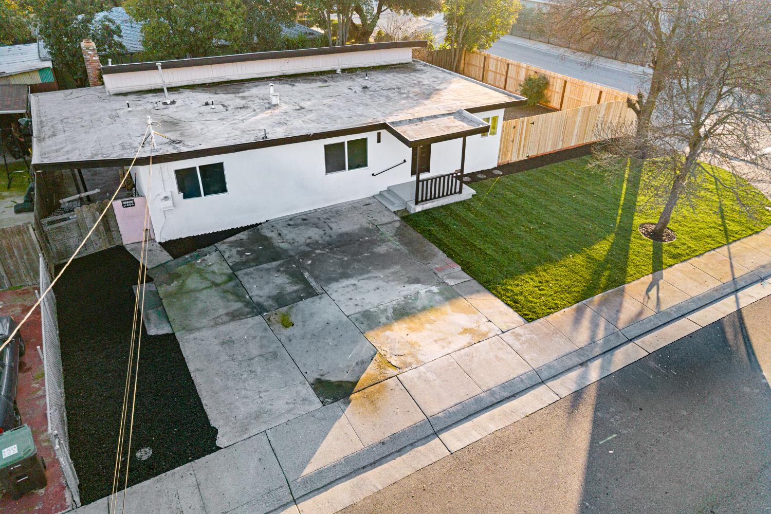 864 W 5th Street