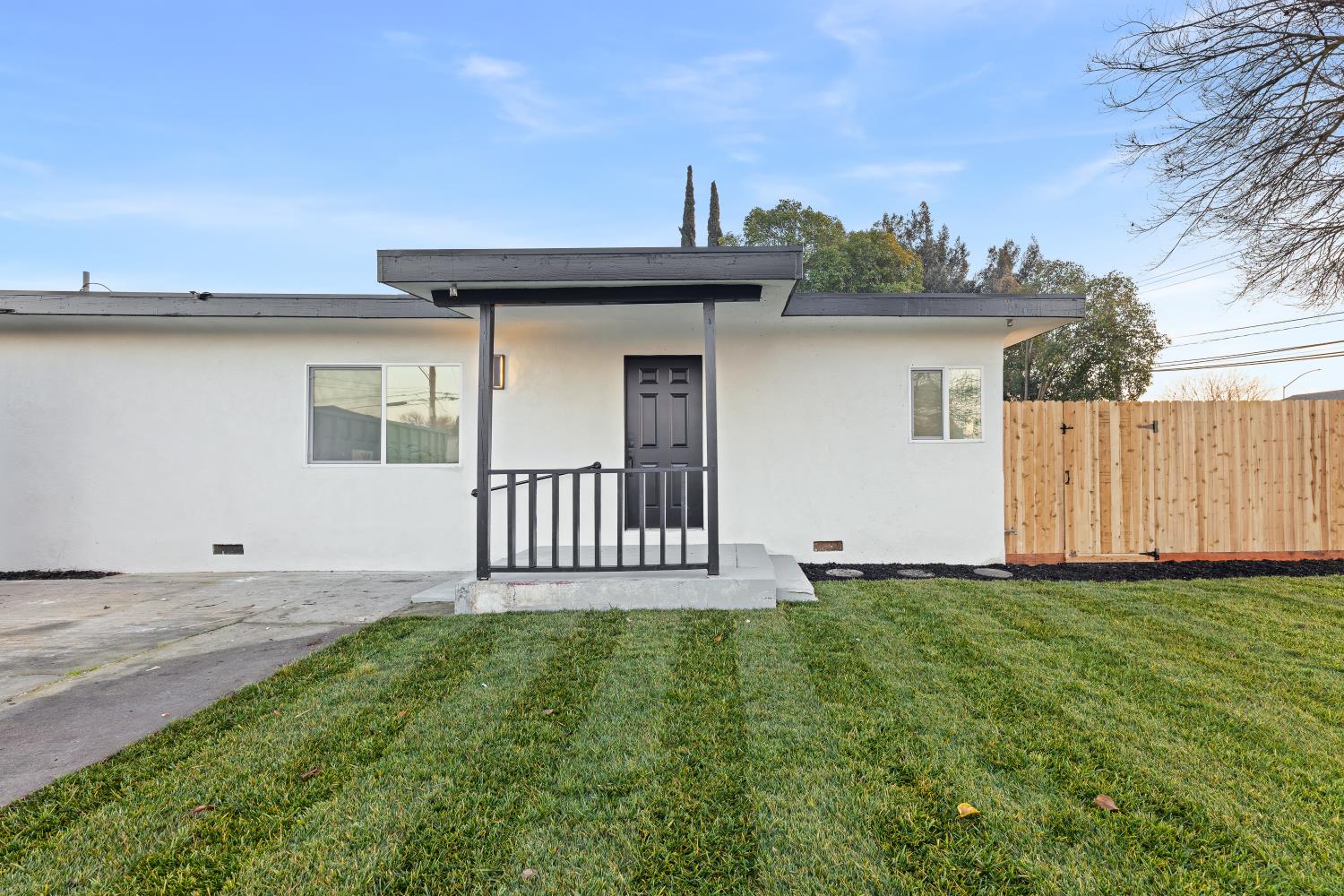 864 W 5th Street