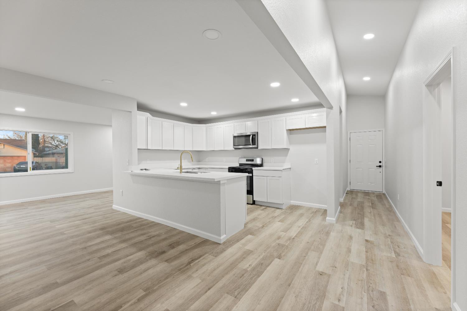 864 W 5th Street