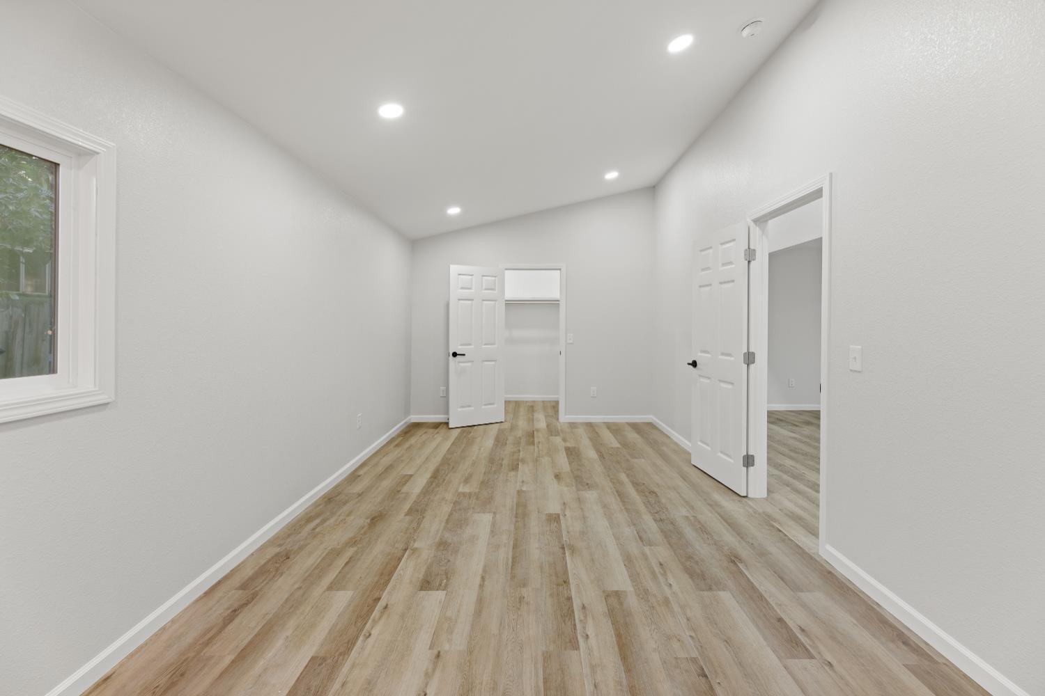 864 W 5th Street