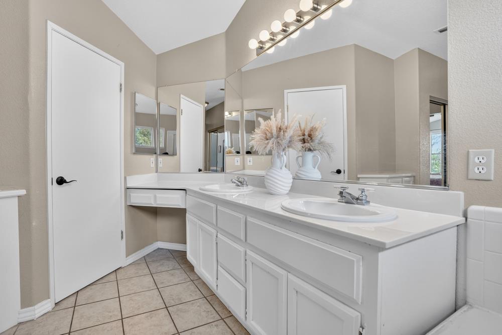 1177 Amberhill Avenue