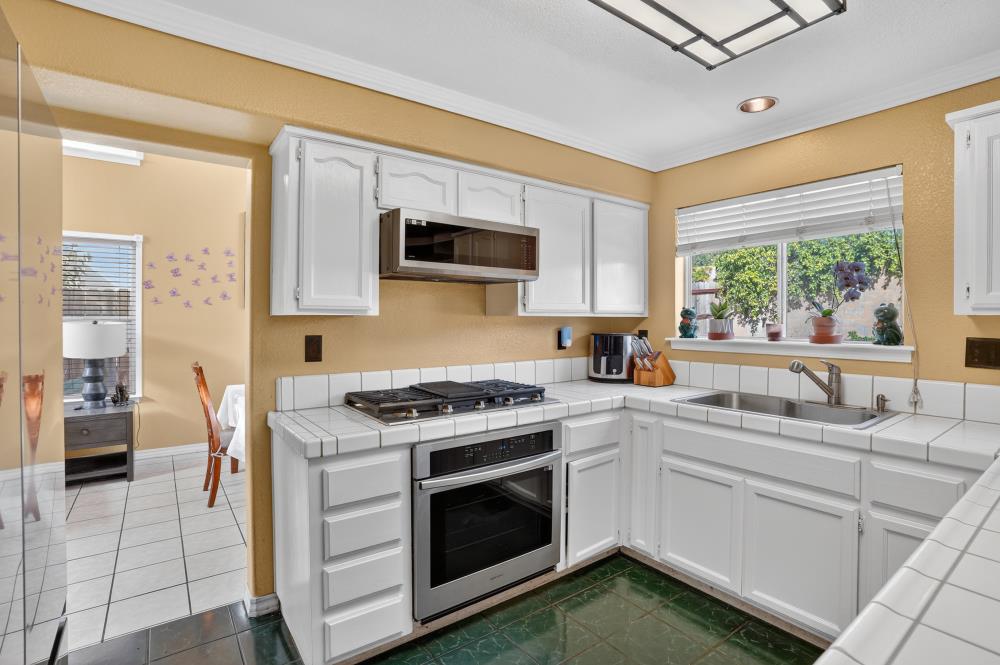 1177 Amberhill Avenue