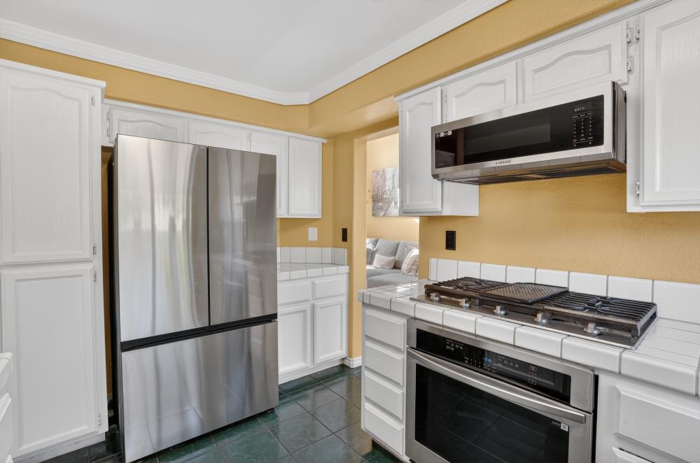 1177 Amberhill Avenue