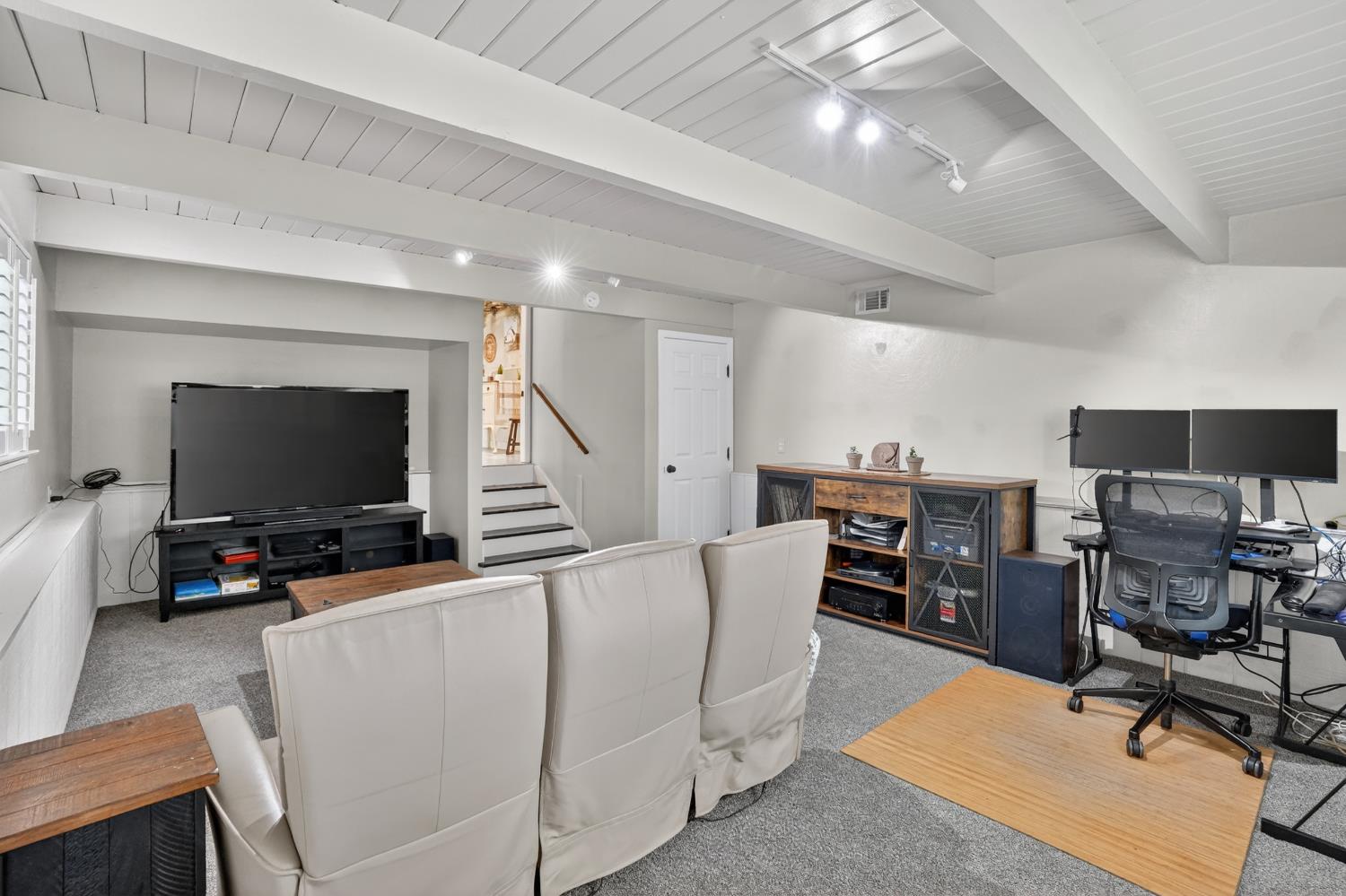 1042 Norfolk Road