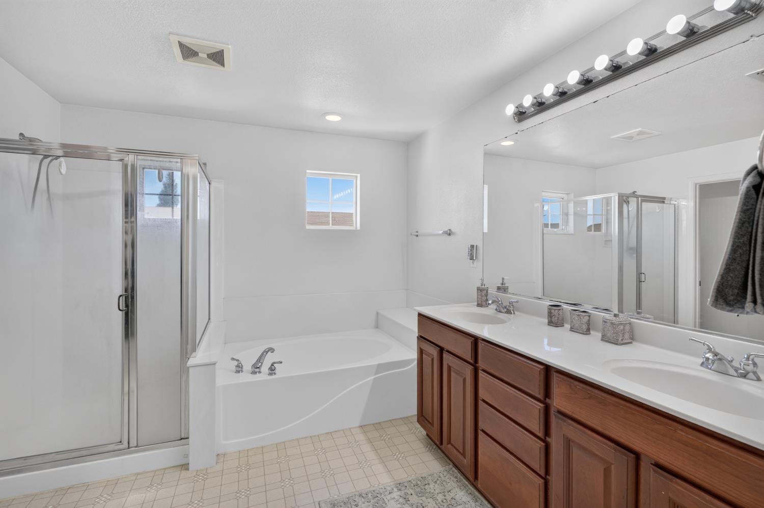 6506 Oscar Circle