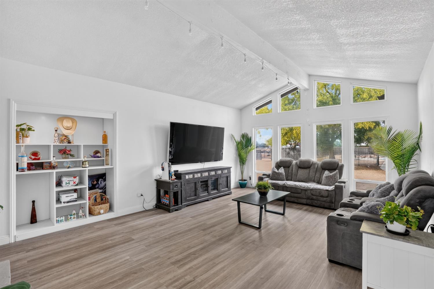 12301 E Jahant Road