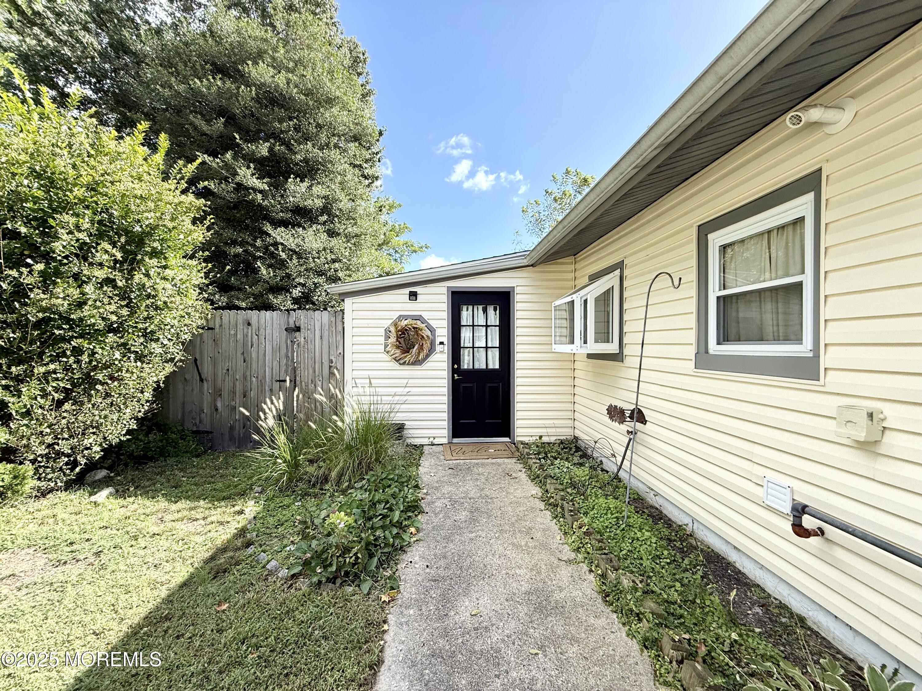 122 Zelus Street