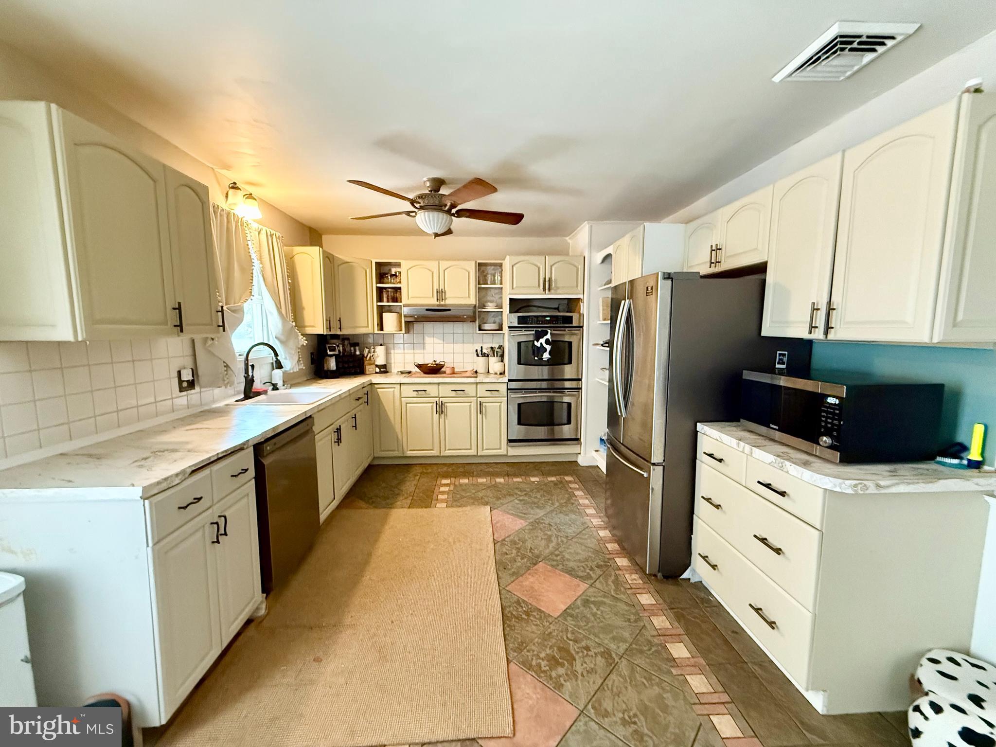 2 GULL COURT