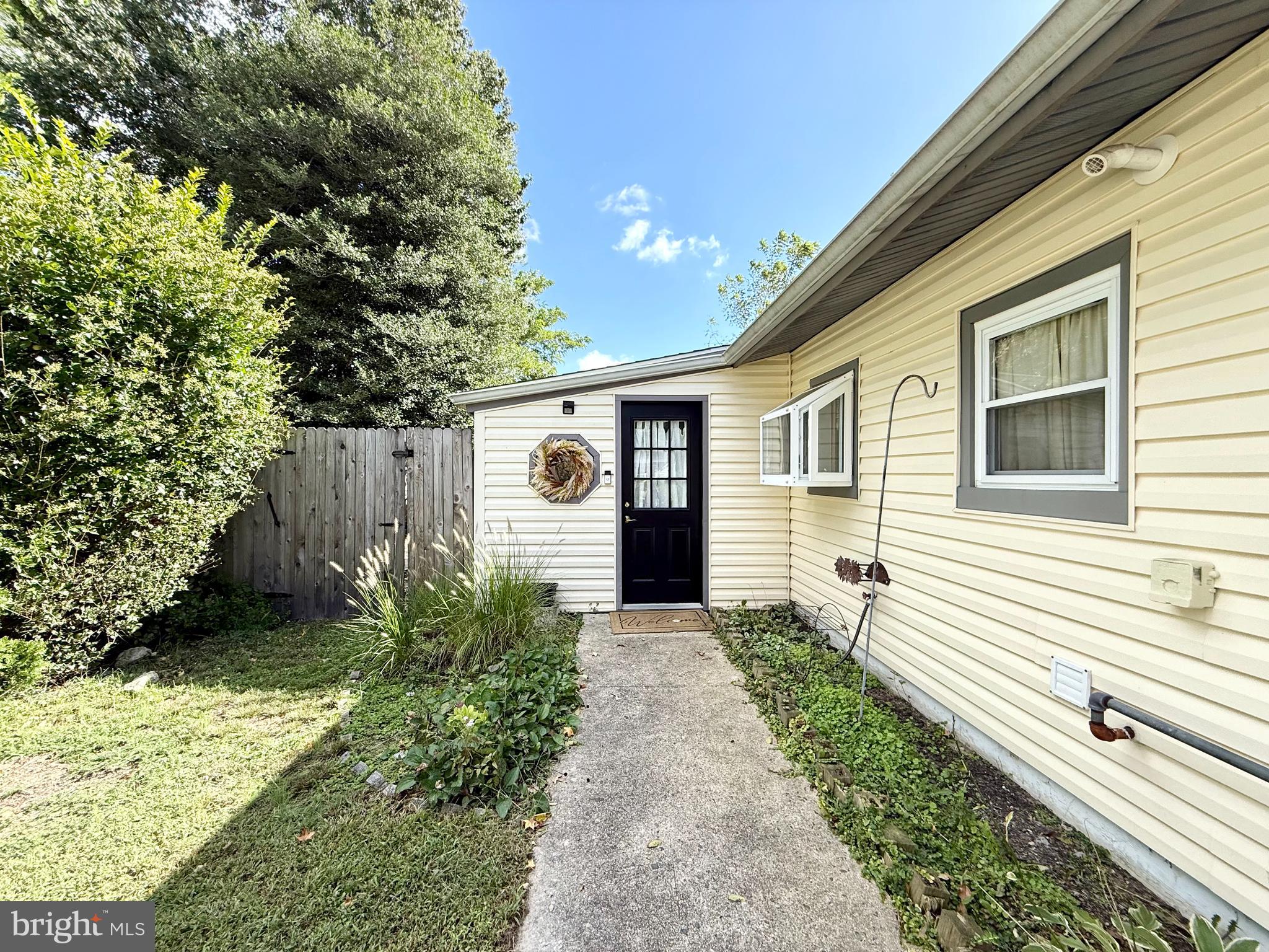 122 ZELUS STREET