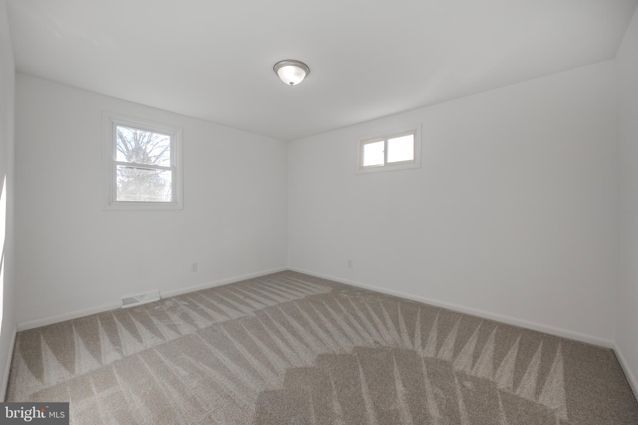 172 Lake Dr