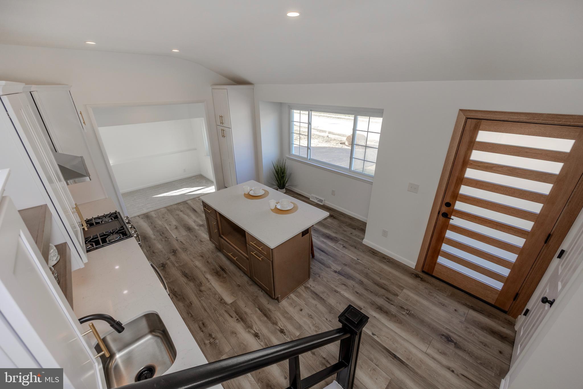 172 Lake Dr