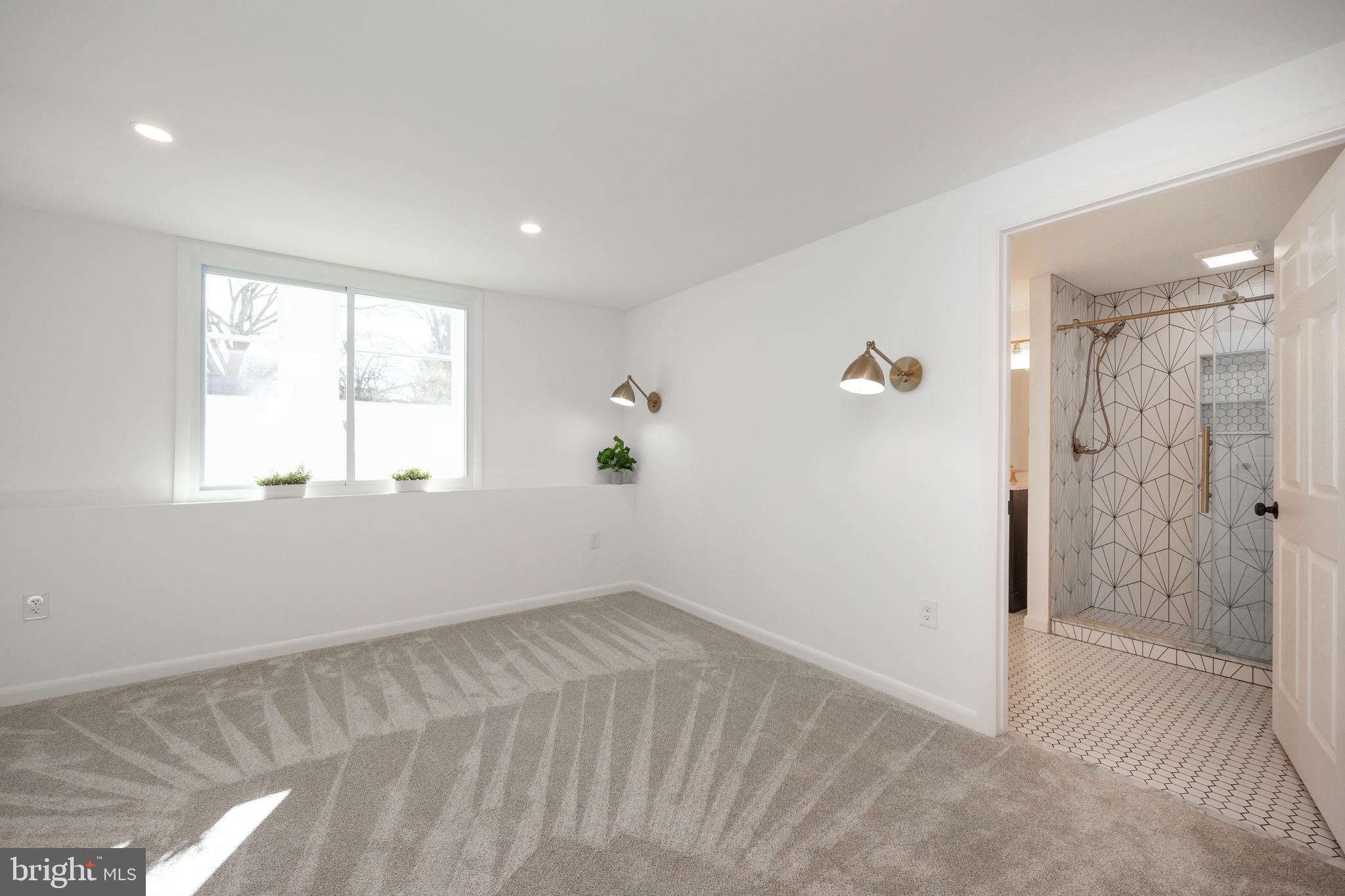 172 Lake Dr