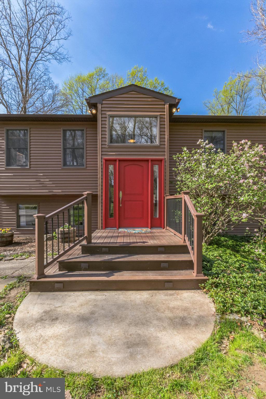 247 Lafayette Rd