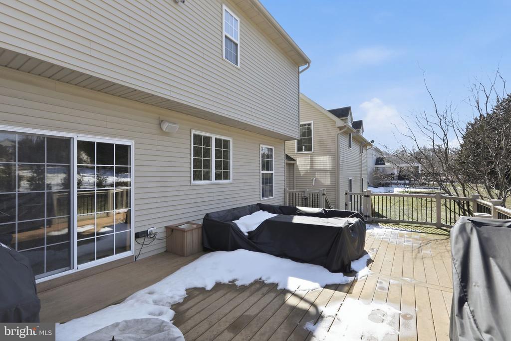 1319 JAMESTOWN DRIVE