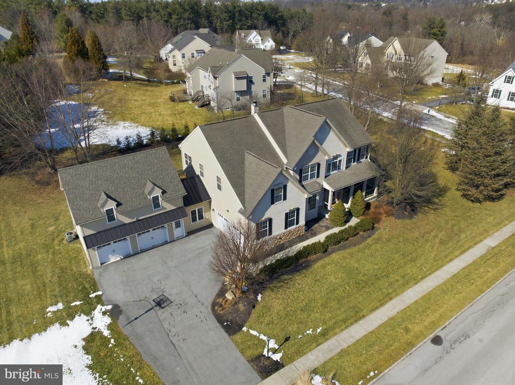 1319 JAMESTOWN DRIVE