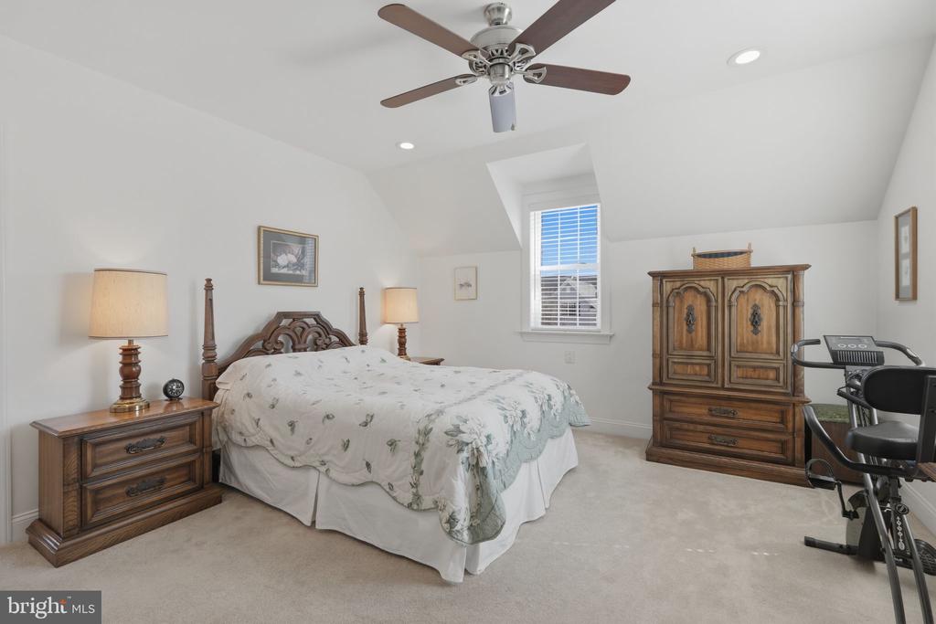 1319 JAMESTOWN DRIVE