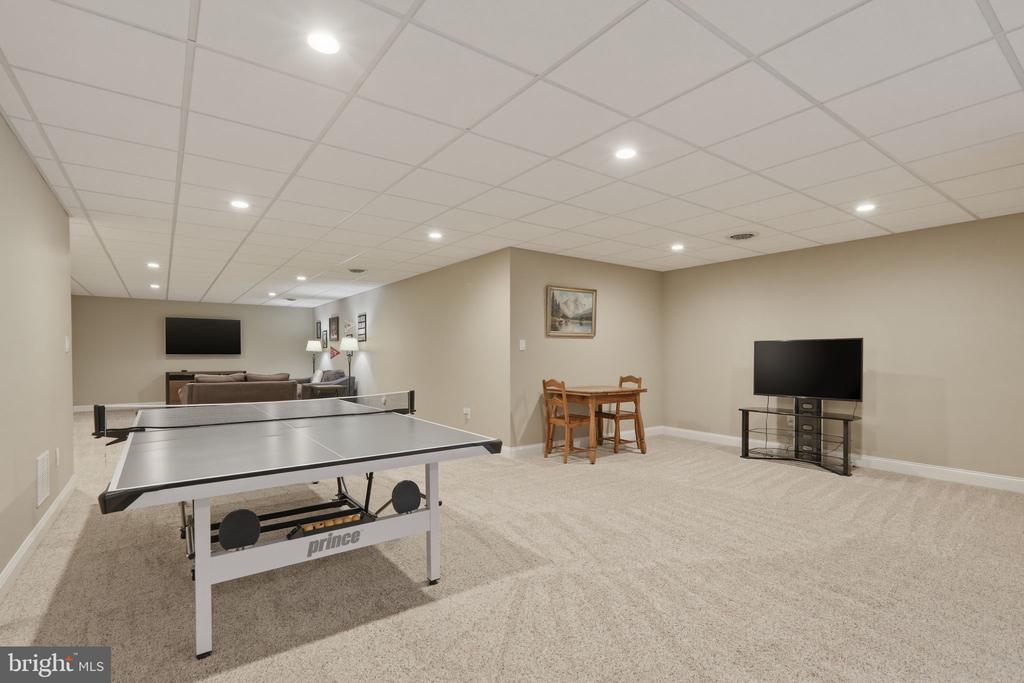 1319 JAMESTOWN DRIVE