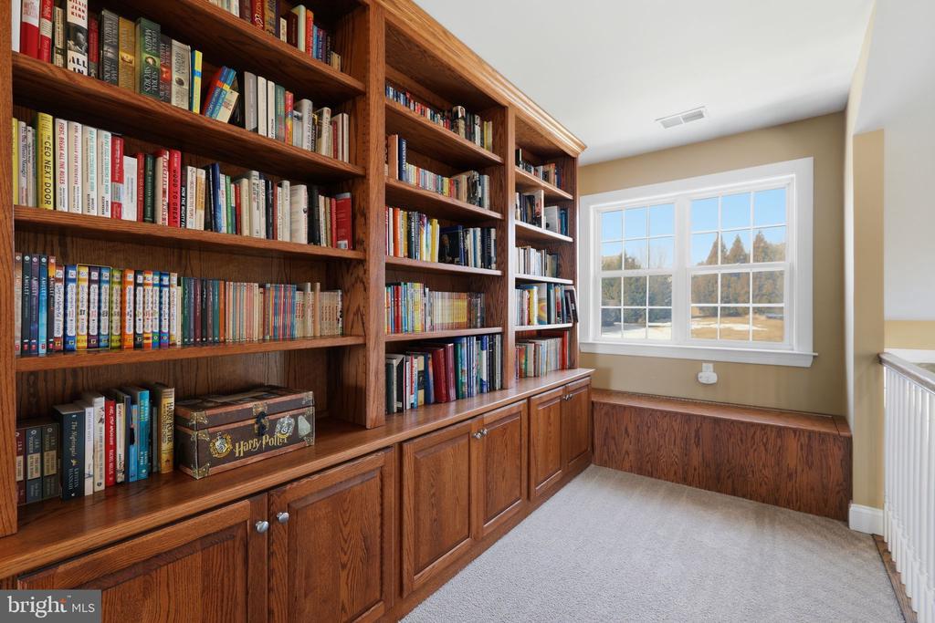 1319 JAMESTOWN DRIVE