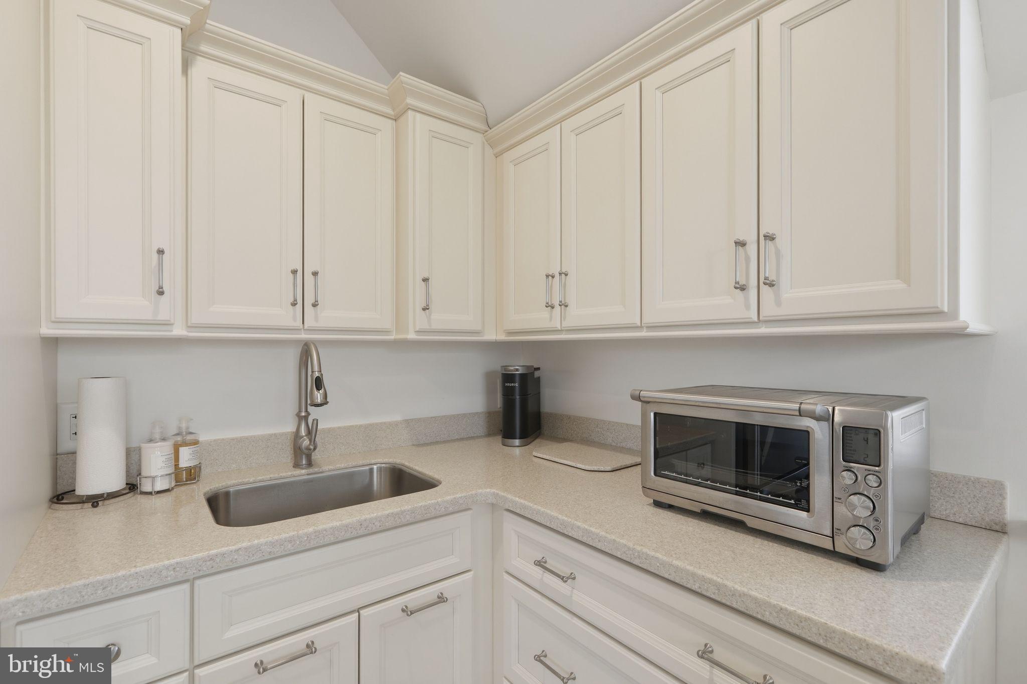 1319 JAMESTOWN DRIVE