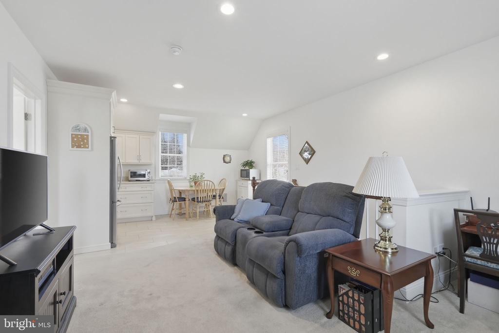 1319 JAMESTOWN DRIVE