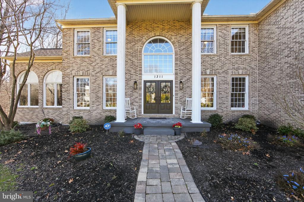 1311 RICHMOND PLACE