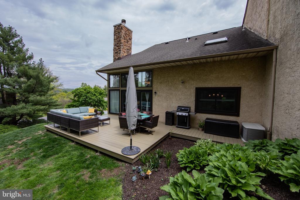 380 LYNETREE DRIVE 7-D