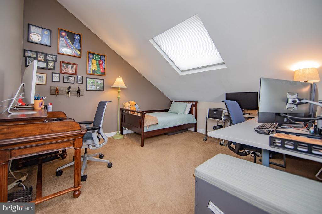 380 LYNETREE DRIVE 7-D
