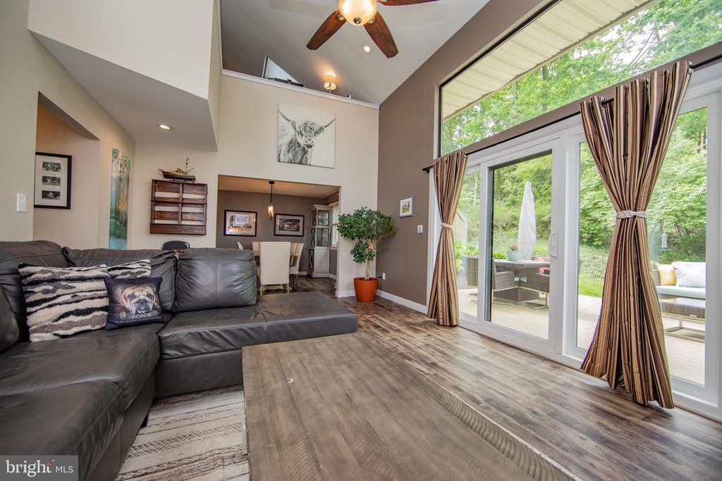 380 LYNETREE DRIVE 7-D