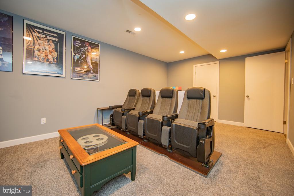 380 LYNETREE DRIVE 7-D