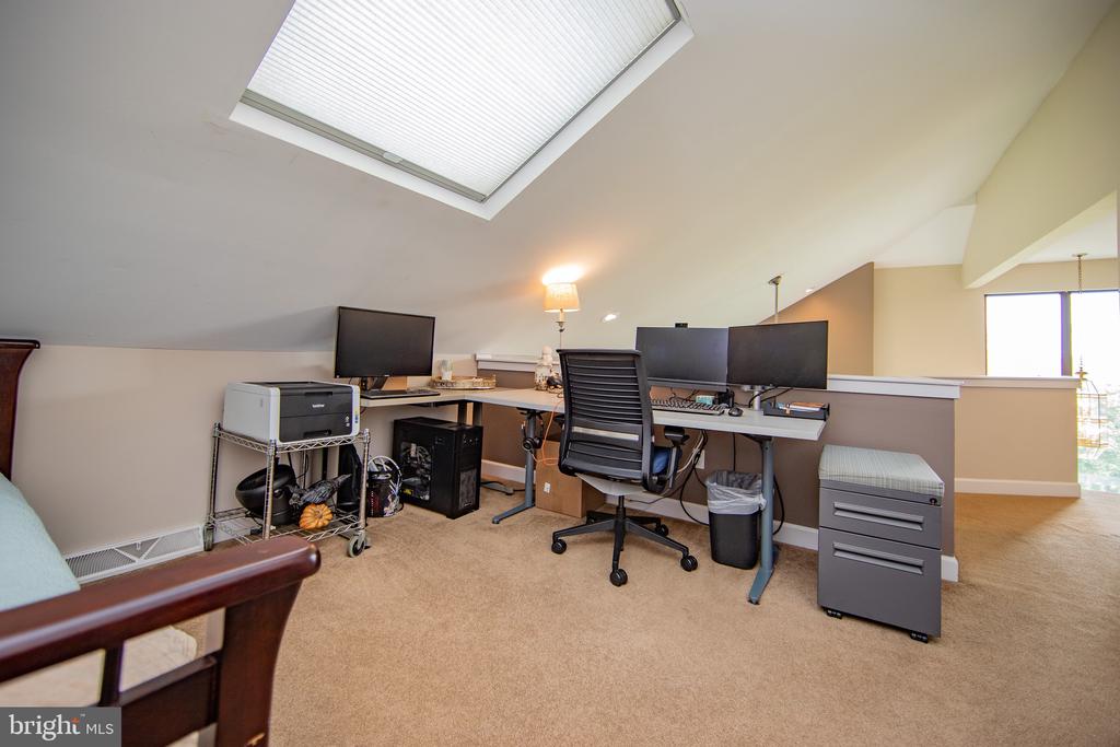 380 LYNETREE DRIVE 7-D