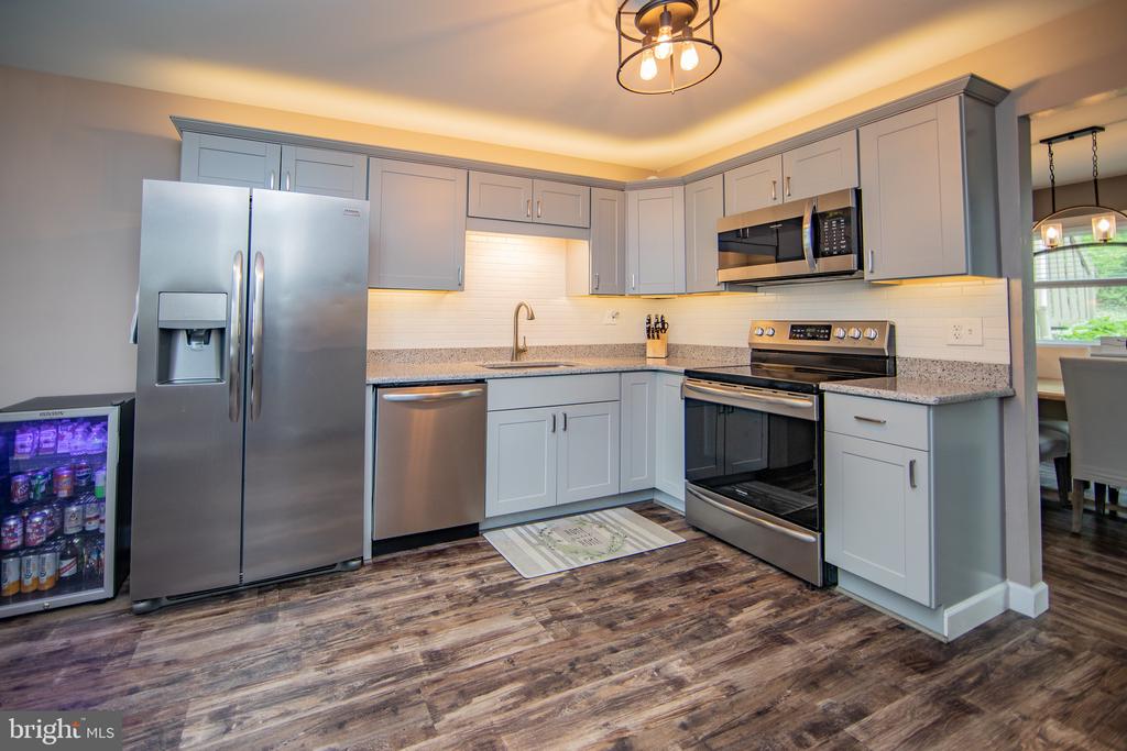 380 LYNETREE DRIVE 7-D