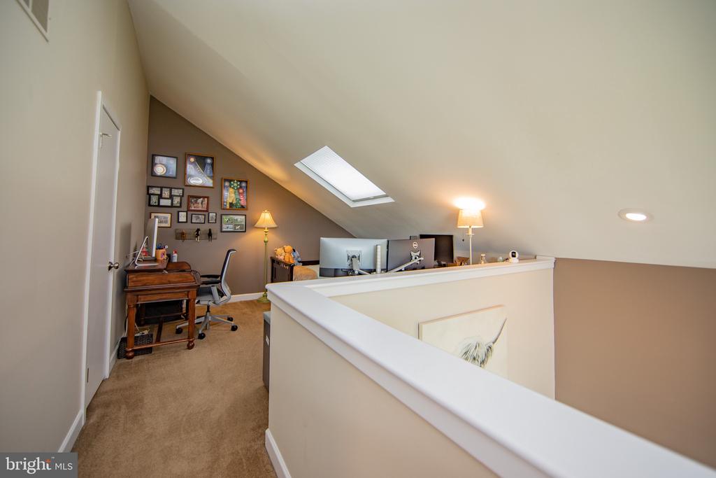380 LYNETREE DRIVE 7-D